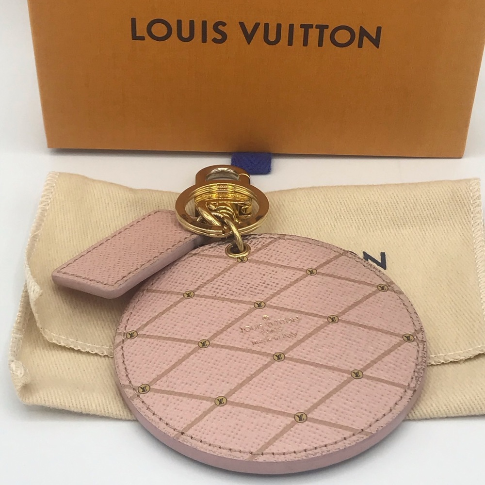 Louis Vuitton Checkered Key Holder with Gold and Red Accents - Picture 15 of 16
